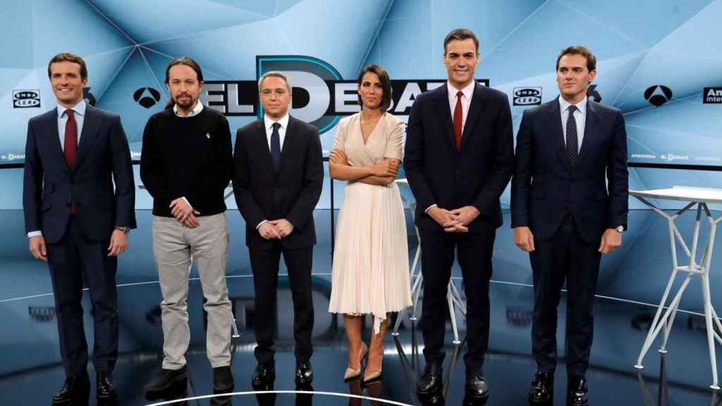 Vallés y Ana Pastor con los antiguos candidatos en el debate de Atresmedia de 2019.