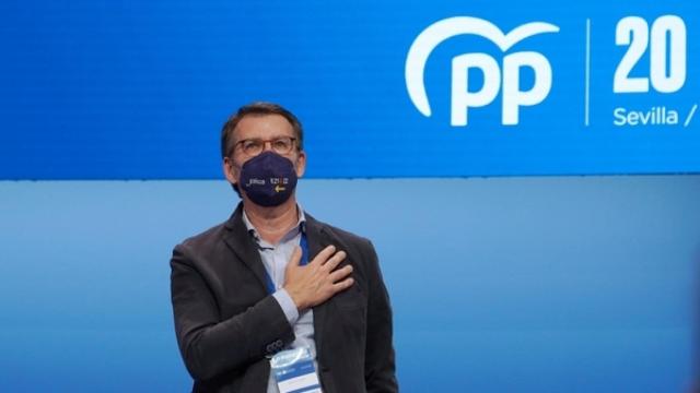 El nuevo líder de facto del PP, Alberto Núñez Feijóo, durante la primera jornada del Congreso del partido, este viernes en Sevilla.