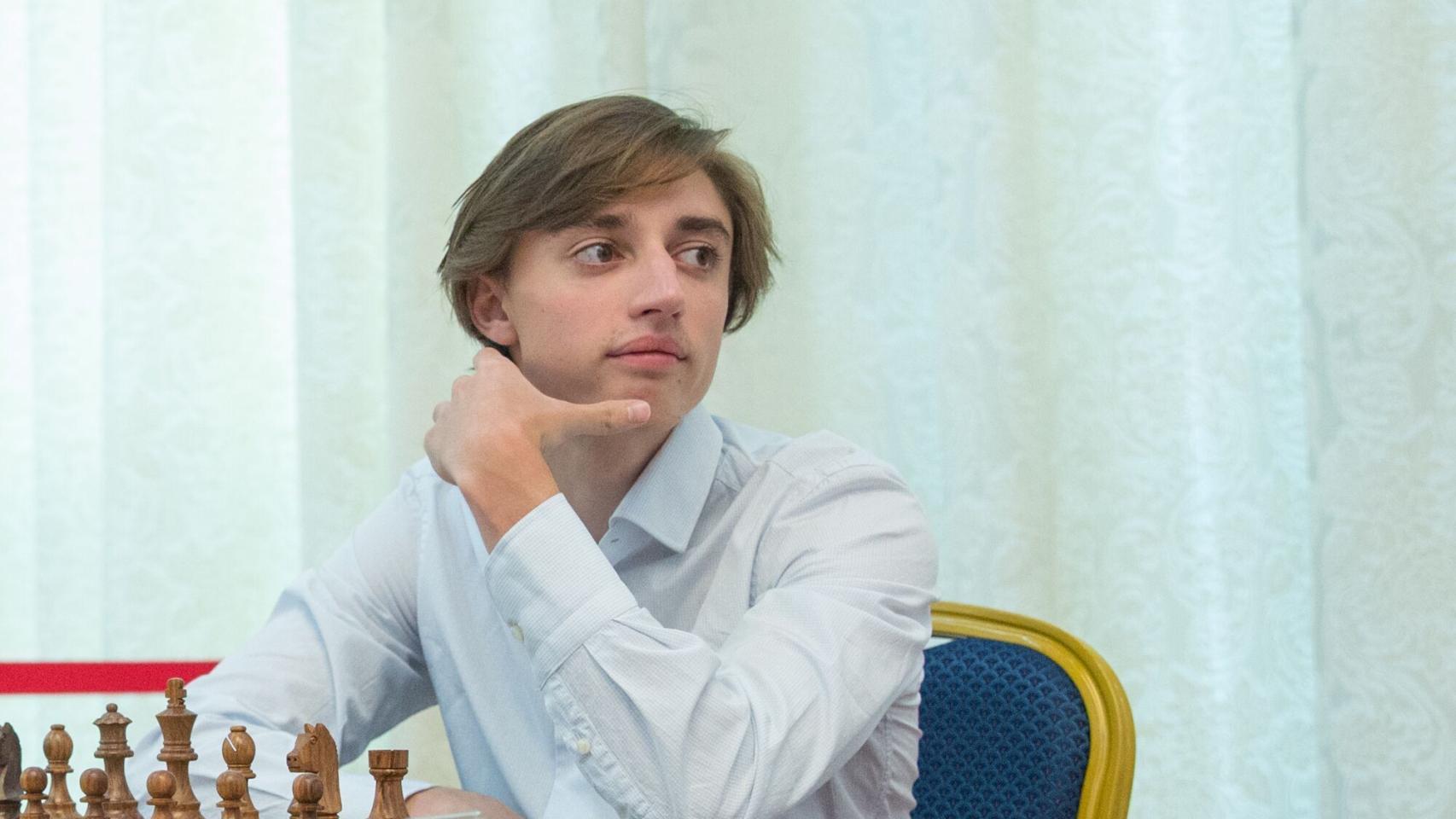 Escándalo en el Ajedrez: la figura rusa Daniil Dubov se negó a jugar con  barbijo y le dieron por perdida la partida