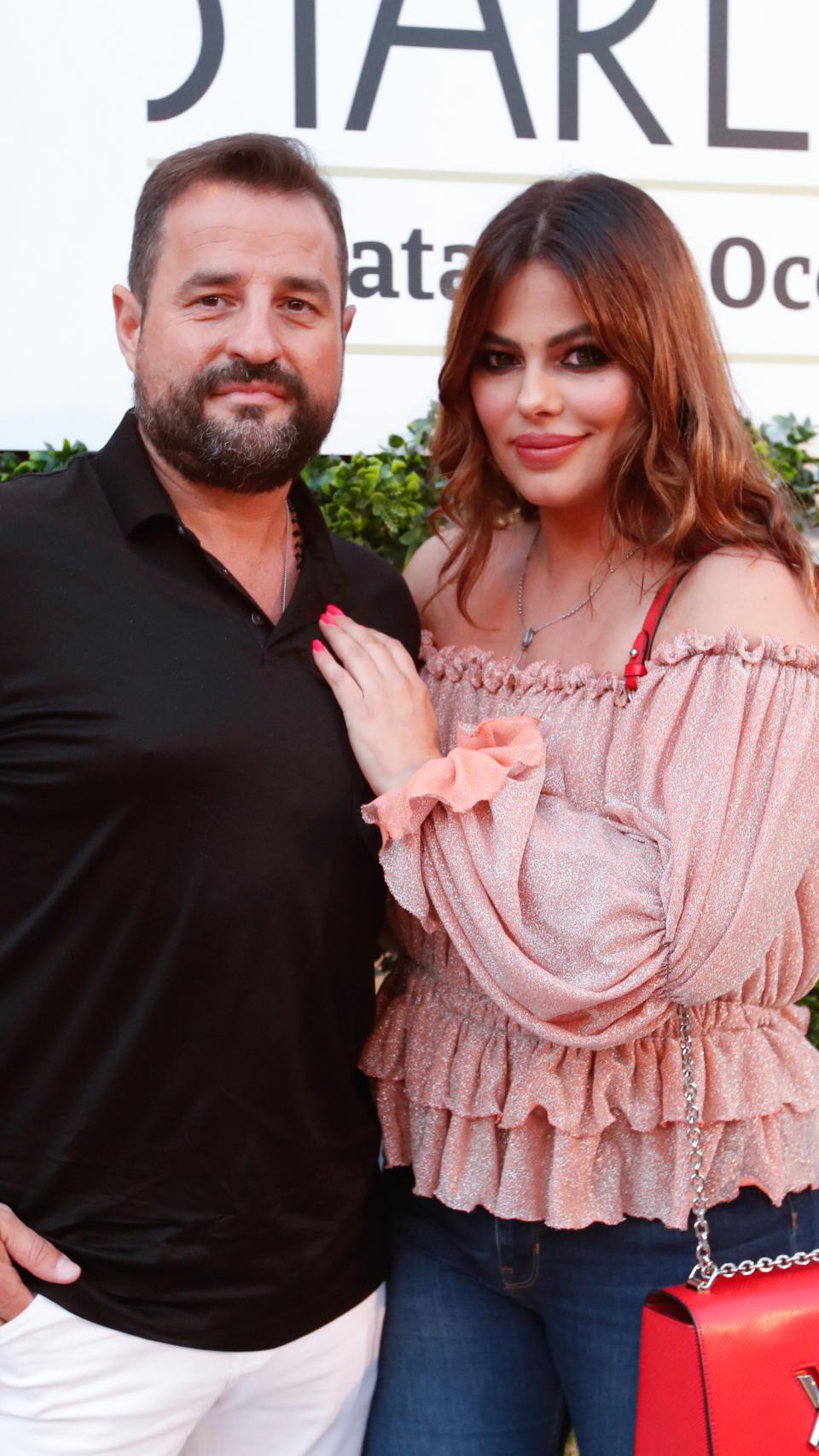 Marisa Jara y su pareja en un evento público en julio de 2021.