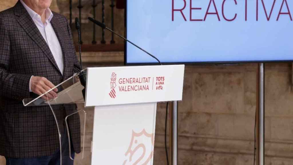 Ximo Puig anuncia las medidas de la Generalitat para rebajar en la Comunidad Valenciana un 10 % las tasas y precios públicos.