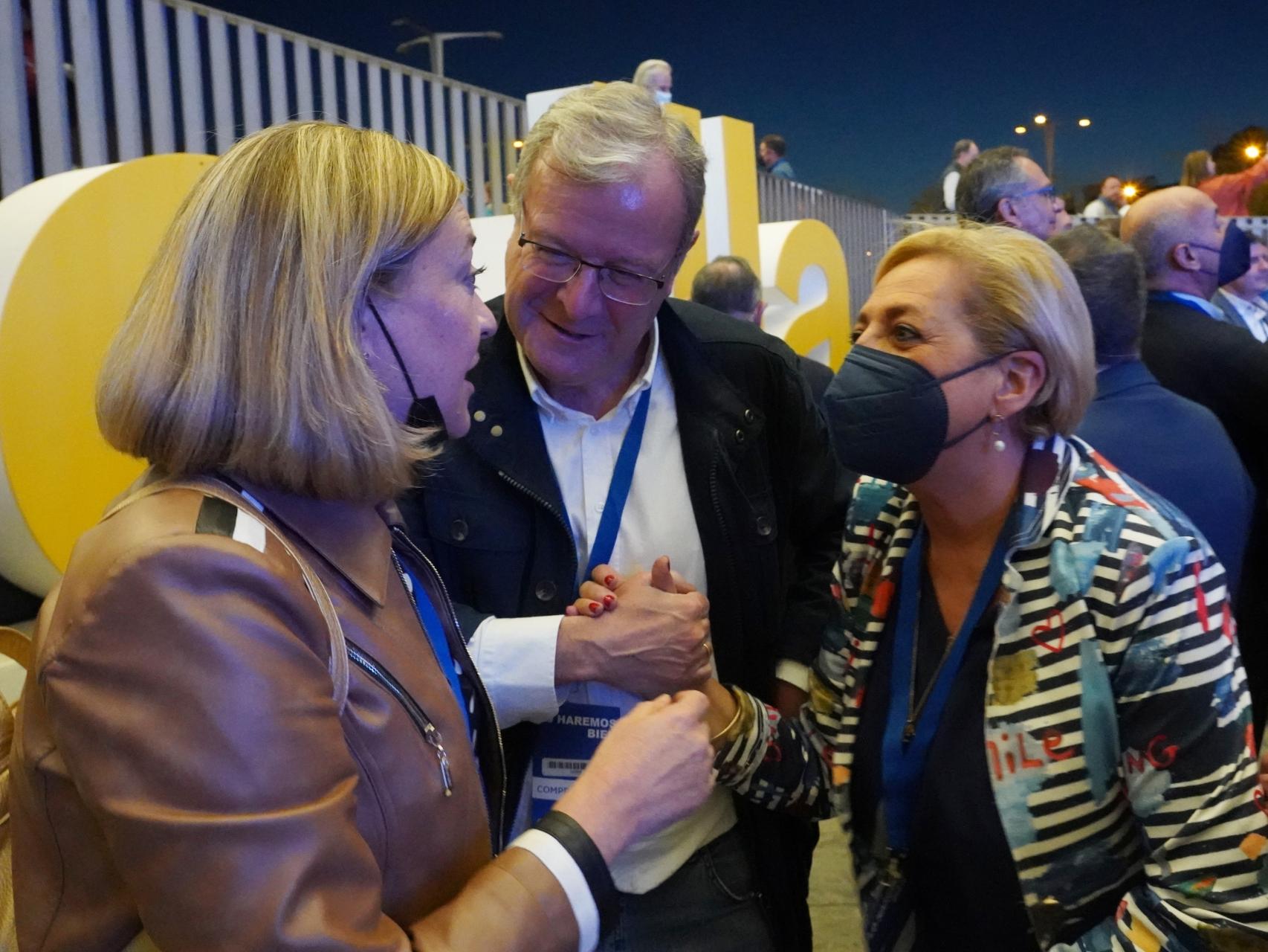 Antonio Silván junto a Pilar del Olmo y Paloma Sanz. Fotografía: ICAL