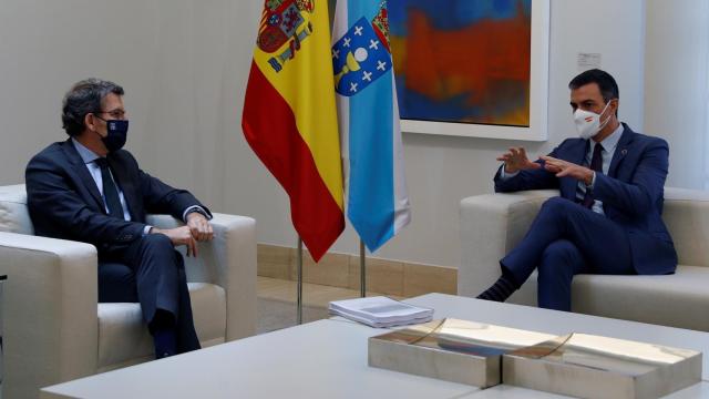 Pedro Sánchez y Alberto Núñez Feijóo en La Moncloa en una imagen de archivo.