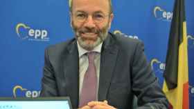 Manfred Weber, líder del PPE en el Parlamento Europeo, durante su entrevista con EL ESPAÑOL, en Bruselas.