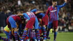 Los jugadores del Barça celebran su gol