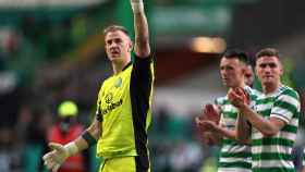 Joe Hart saludando a los aficionados del Celtic