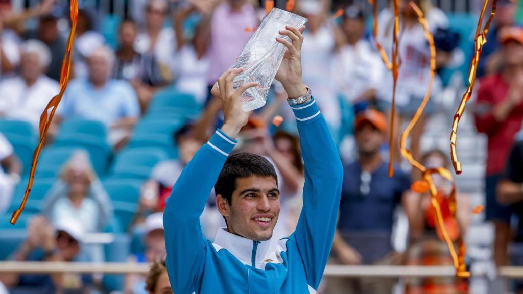 Alcaraz, con el título de campeón de Miami