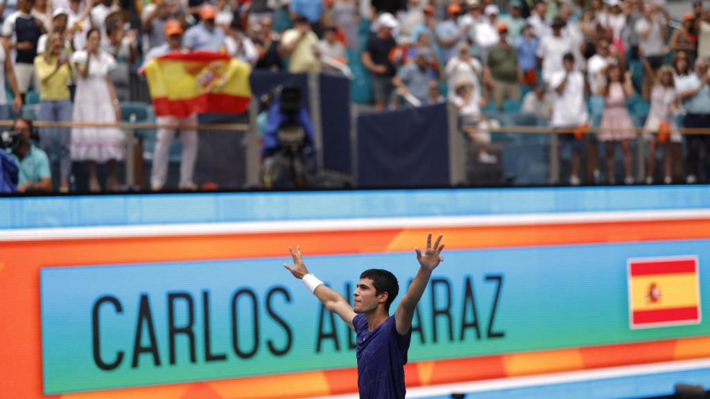 Carlos Alcaraz celebra su victoria