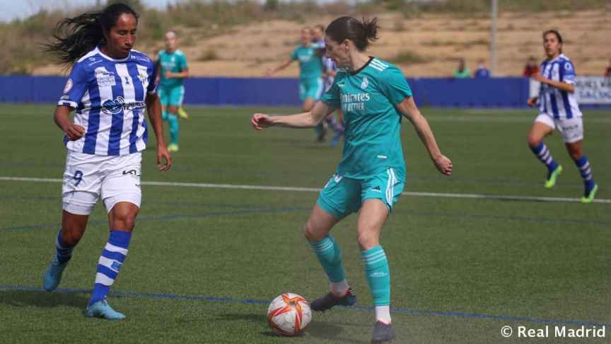 Esther González, en el Sporting de Huelva - Real Madrid Femenino de la Primera Iberdrola