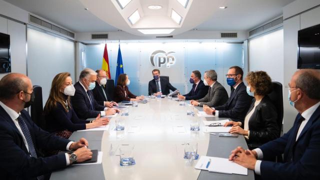 Alberto Núñez Feijóo al frente de su primer Comité de Dirección en Génova.