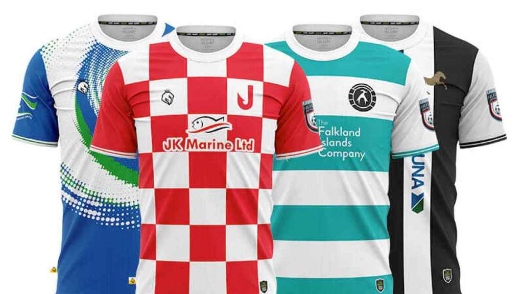 Camisetas de los cuatro equipos de la liga de las Islas Malvinas. Foto: Facebook