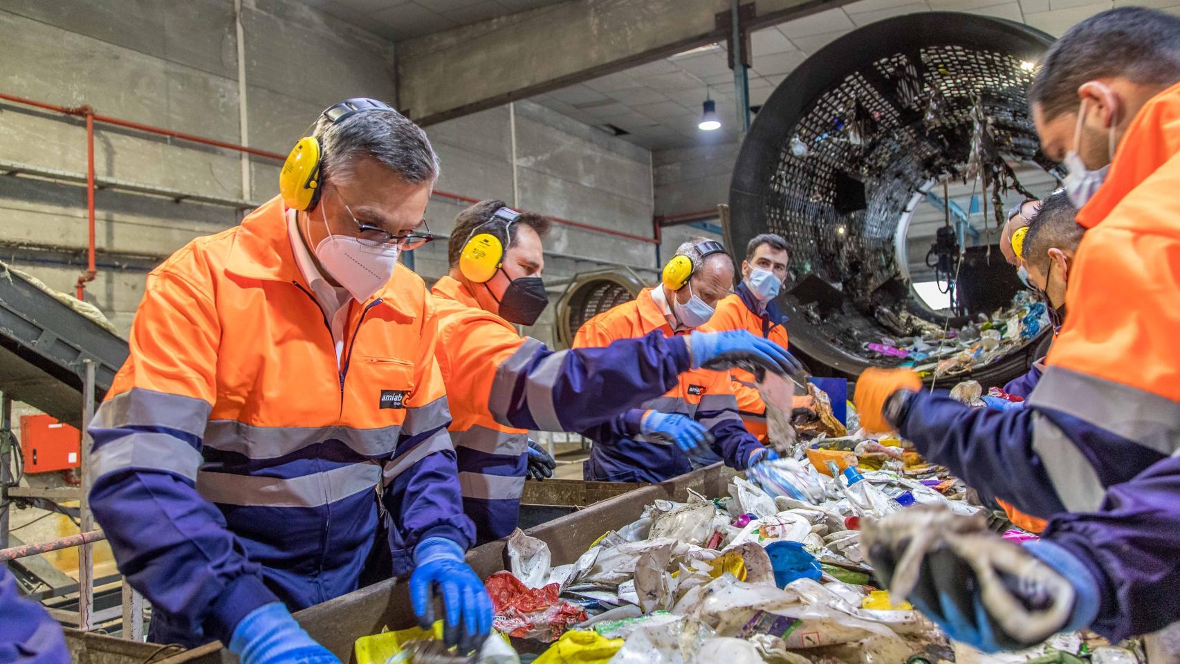 Imágenes del día en Castilla-La Mancha: directivos de Airbus visitan las instalaciones de Amiab