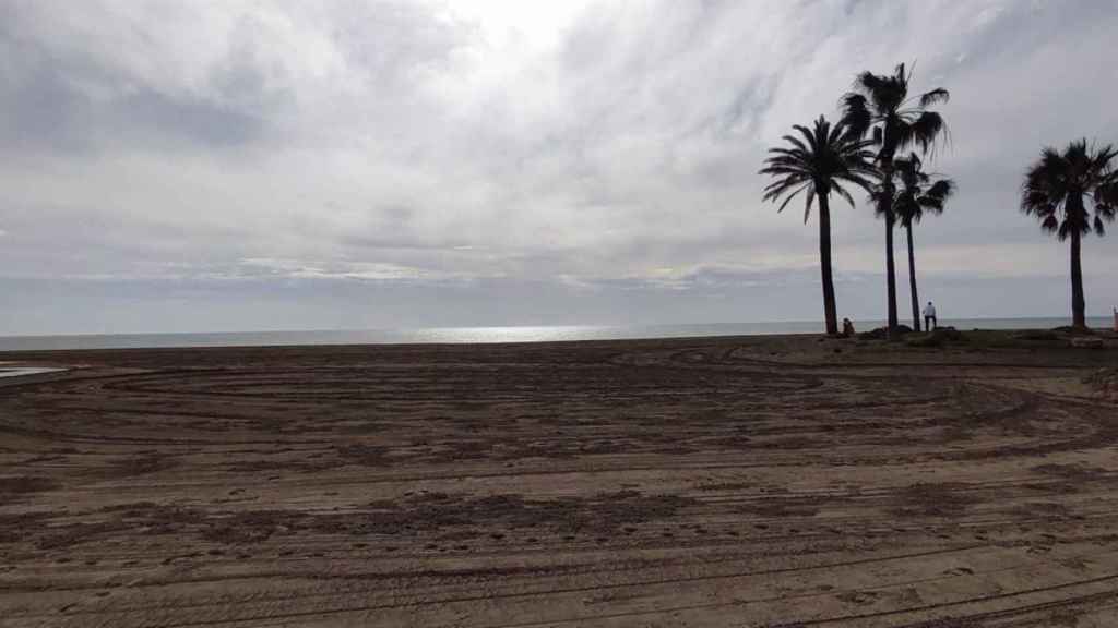 La playa de los Álamos en Torremolinos.