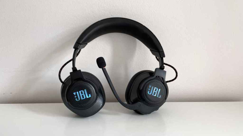 Los JBL Quantum 610 Wireless ofrecen un sonido envolvente.
