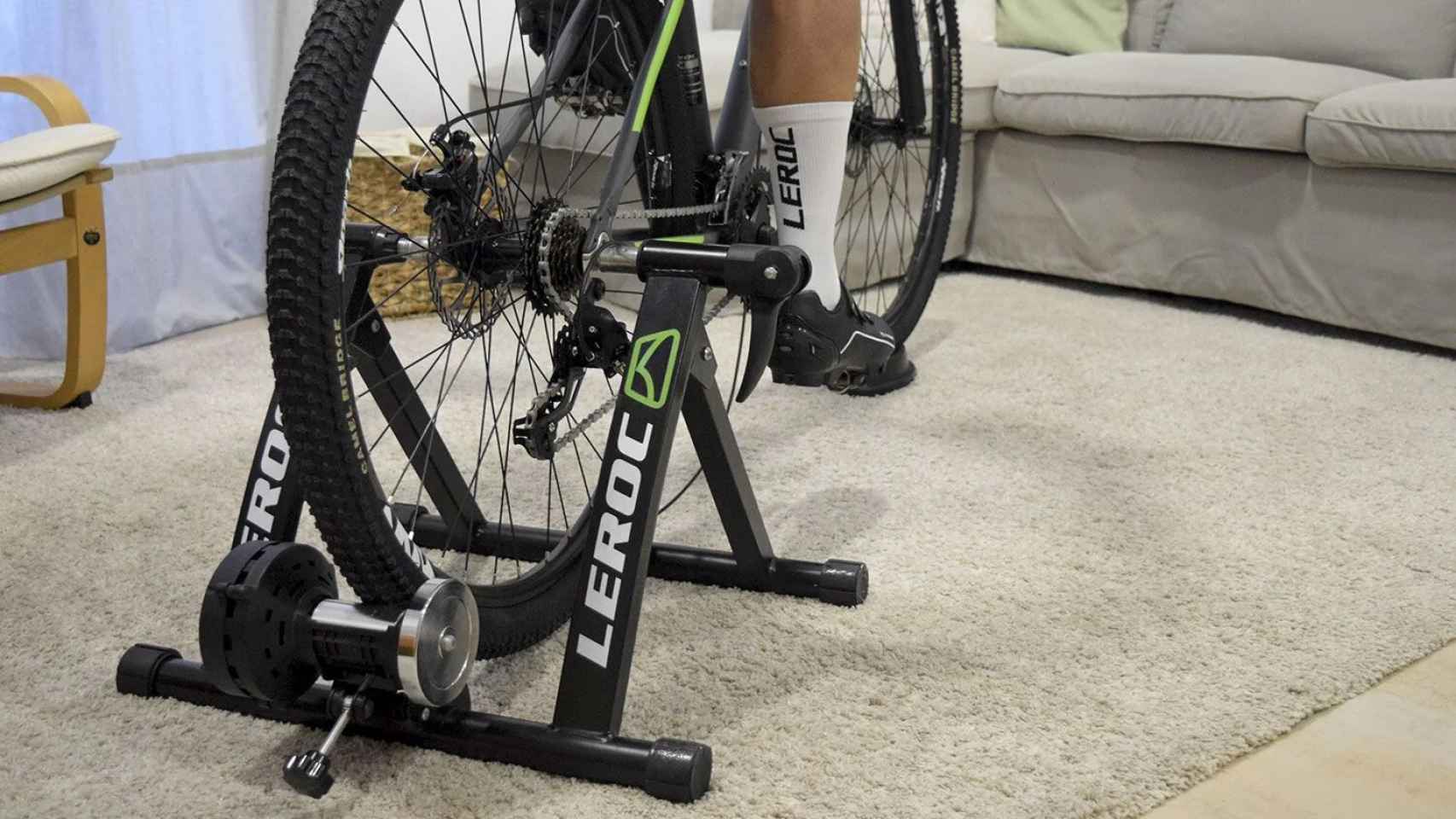 Influencia milagro Floración El gadget de Lidl que convierte tu bicicleta en estática para poder  entrenar en casa