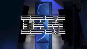 Logo de IBM junto a su anterior mainframe, el IBM z15.