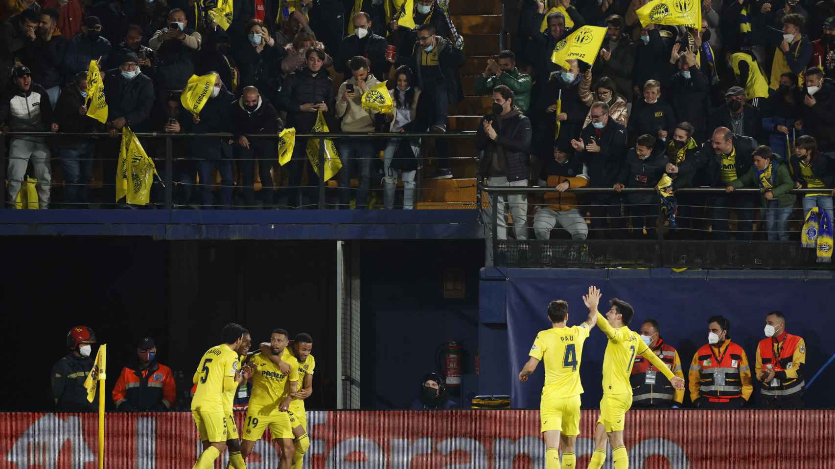 Los jugadores del Villarreal celebrando el gol de Coquelin