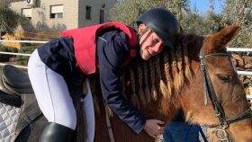 Cristina Landete, la primera sordociega que compite a caballo en España: Está abriendo un mundo