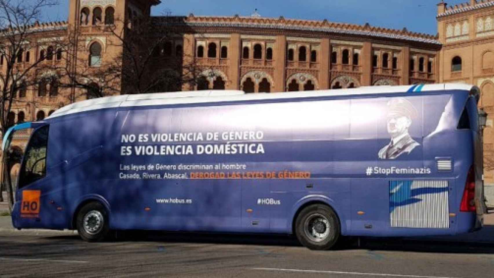 Una de las campañas en autobuses contra la existencia de violencia de género por Hazte Oír.