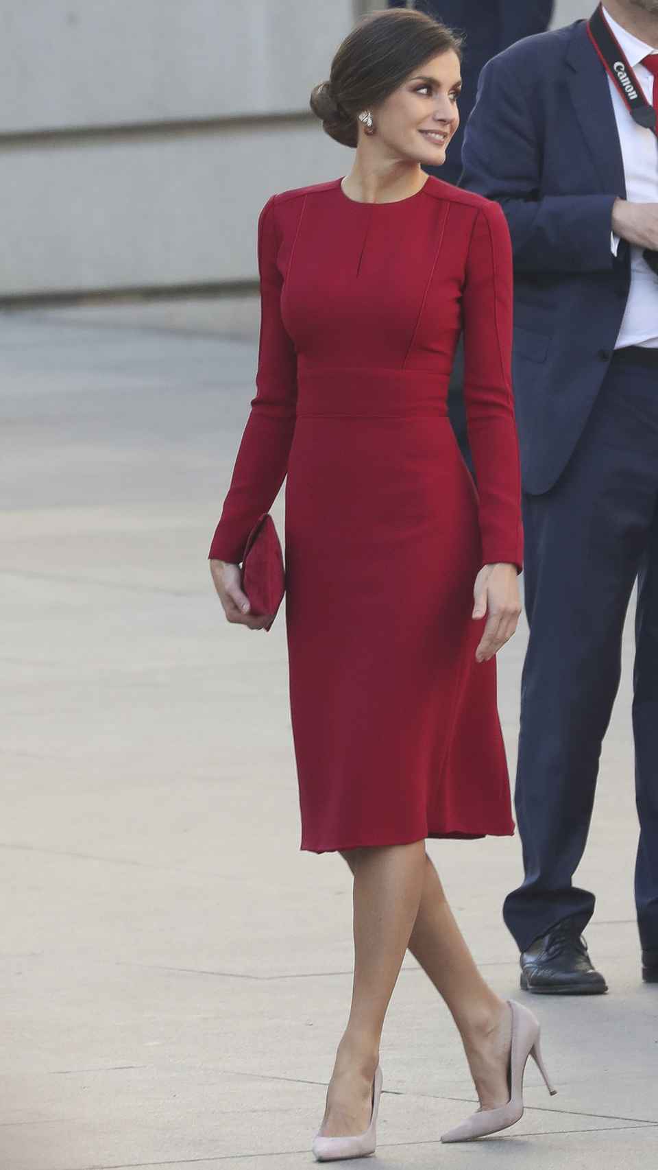 Este diseño rojo de Carolina Herrera es el que más veces ha repetido la reina Letizia.