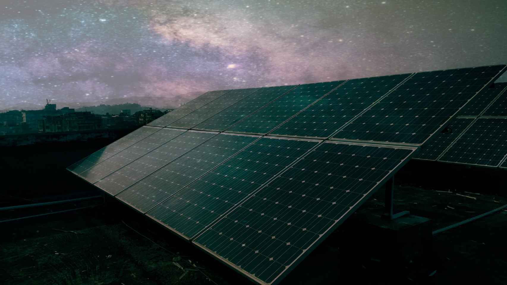 El panel solar también genera electricidad de noche.