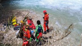 Mueren dos excursionistas tras despeñarse por un barranco en una cascada en Bolulla.
