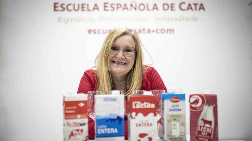 Los cinco bricks de leche entera probada por Carmen Garrobo, analista sensorial y directora de la Escuela Española de Cata.
