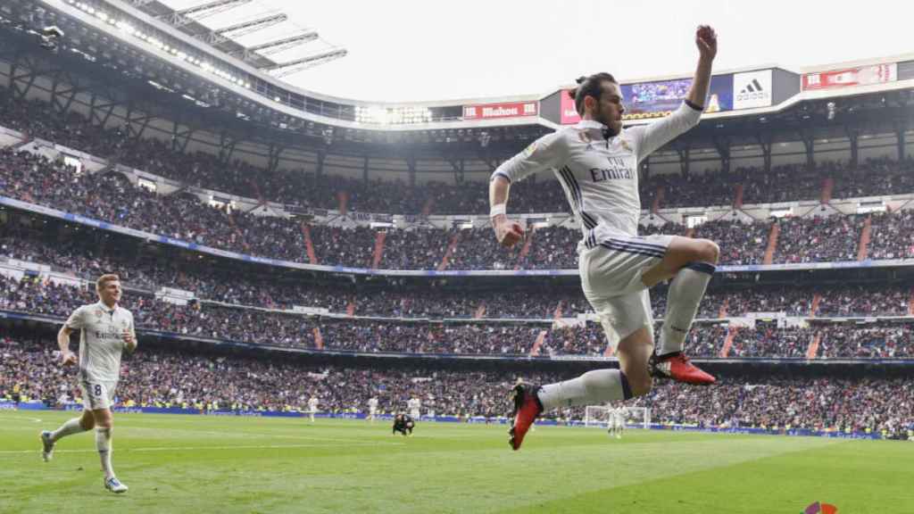 Gareth Bale celebra un gol en el Santiago Bernabéu