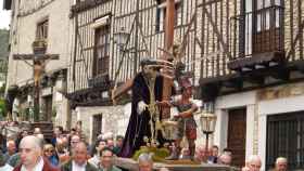 Procesión del Via Crucis, destacando la imagen de Juita o Judas Iscariote, en La Alberca