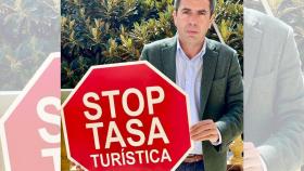 El presidente del PPCV lanza una campaña de 'Stop a la tasa turística'.