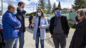 La Delegada del Gobierno, Virginia Barcones, en su visita a la zona afectada por el incendio de Navalacruz