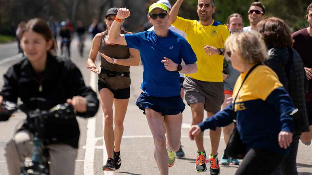 El corredor de ultramaratón Oz Pearlman
