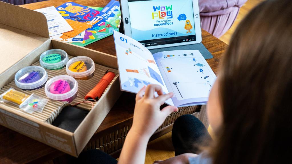 Unos vídeos de Youtube sobre cómo hacer plastilina casera durante la época más dura del confinamiento fueron el detonante para que el proyecto germinara.