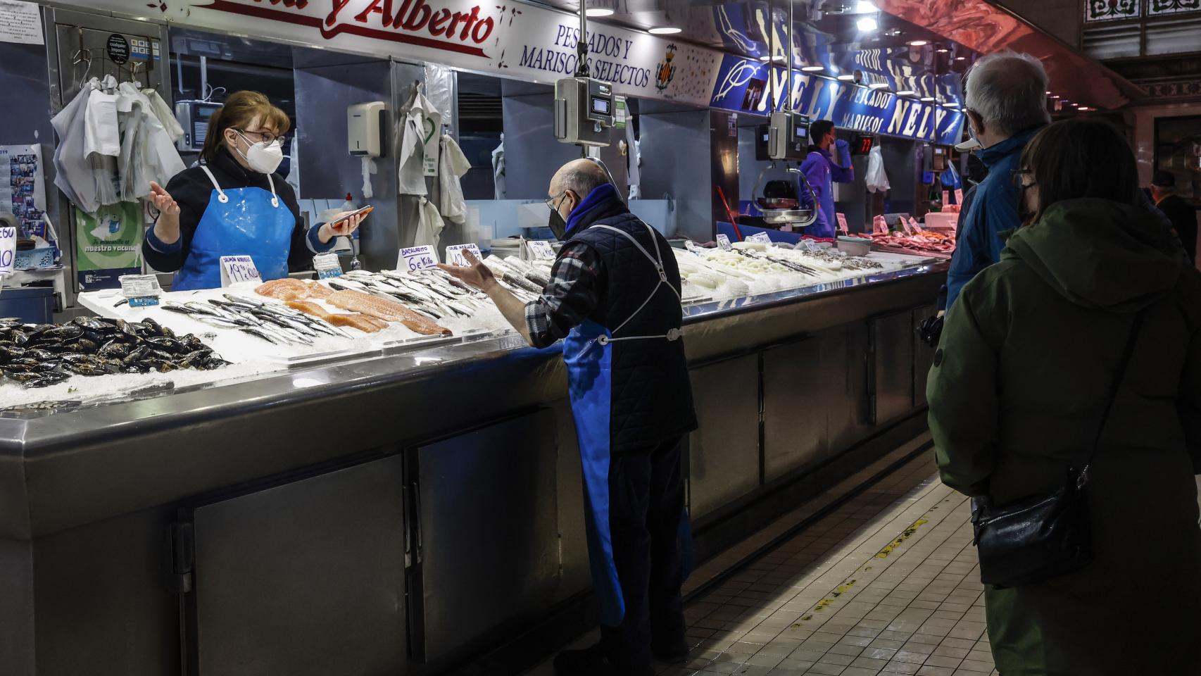 El olvidado pescado mediterráneo que no debe faltar en tu dieta: bajo en  calorías y rico en omega-3