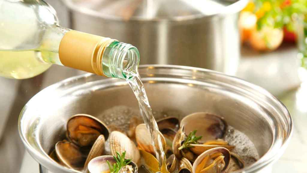 Clams with white wine