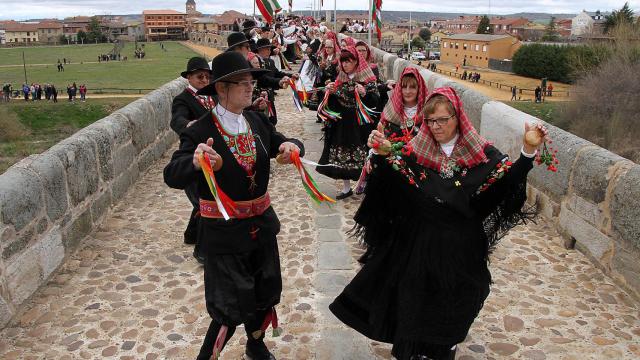 Las jotas, de gran arraigo e importancia histórica en Castilla y León