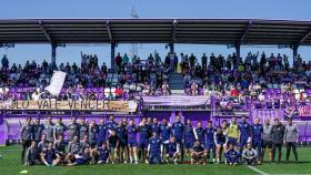 La afición recibe al Pucela en los Anexos antes del choque de mañana ante el Almería. Fotografía: Real Valladolid