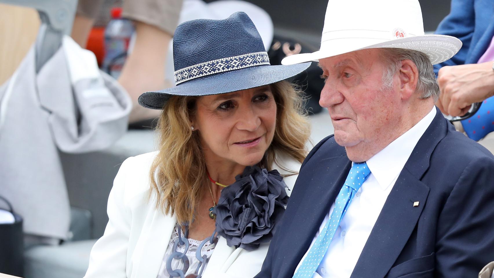El rey Juan Carlos junto a su hija Elena en una imagen de archivo.
