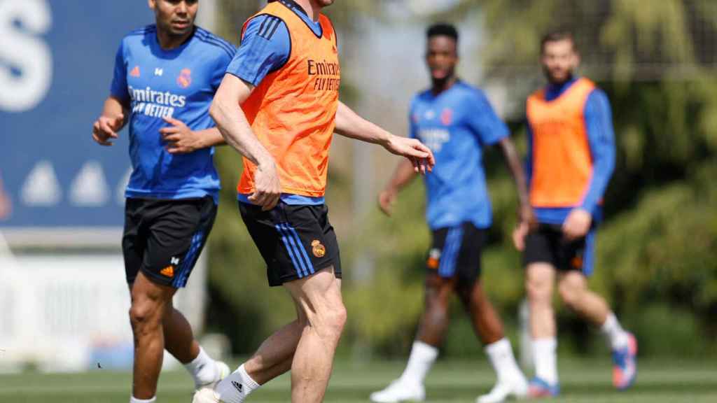Gareth Bale controlando un balón