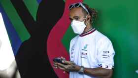 Lewis Hamilton en el paddock del circuito de Albert Park