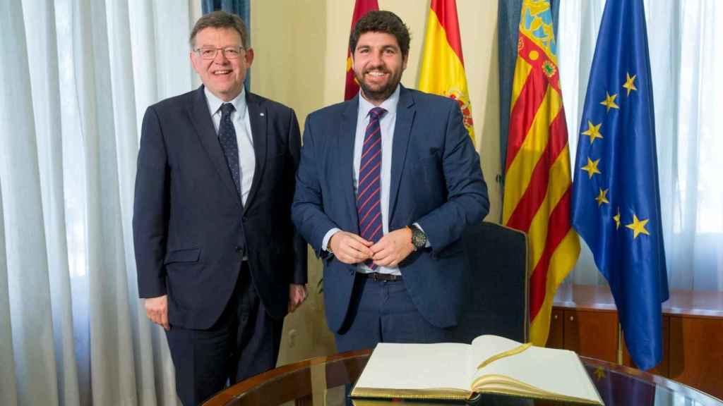 El presidente valenciano, Ximo Puig, y el presidente murciano, Fernando López Miras, en la última reunión que mantuvieron en abril de 2018.