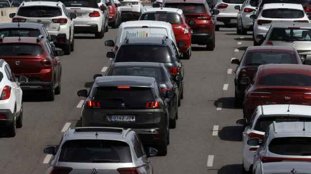 Operación retorno: las carreteras de Alicante y Valencia suman 50 km de retenciones hacia Madrid.
