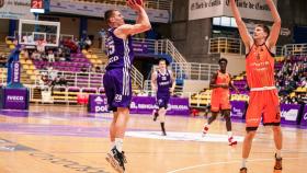 86-77: Triunfo vital y coral.