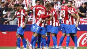 Los jugadores del Atlético celebran el gol