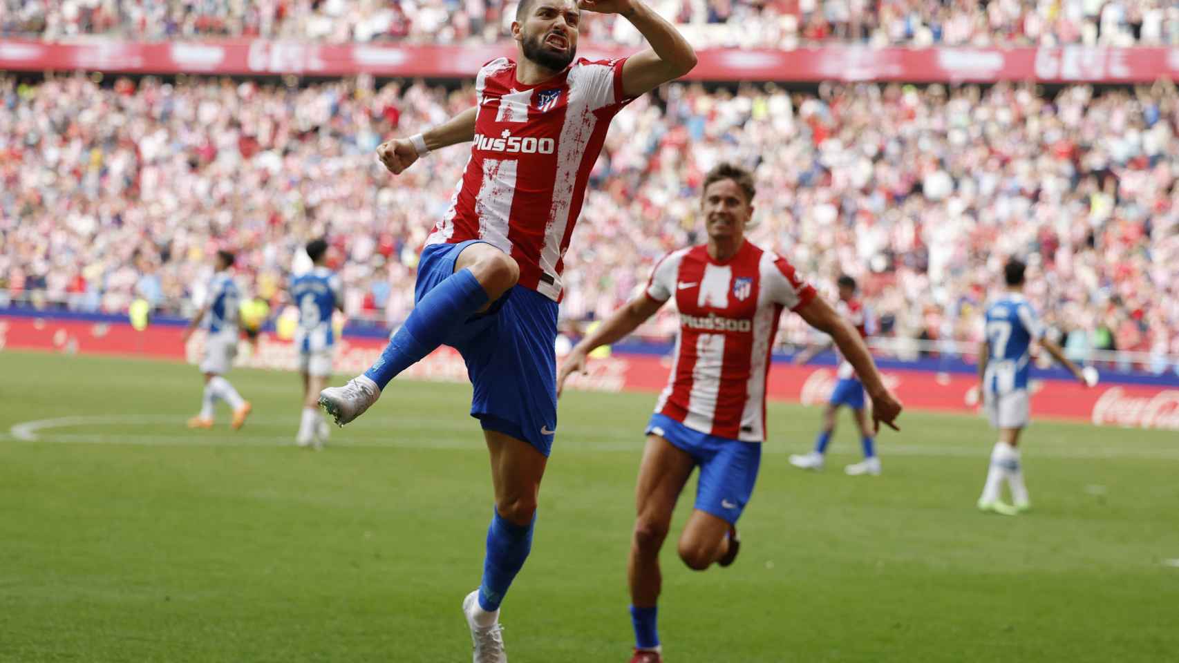 Yannick Carrasco celebra su gol de penalti