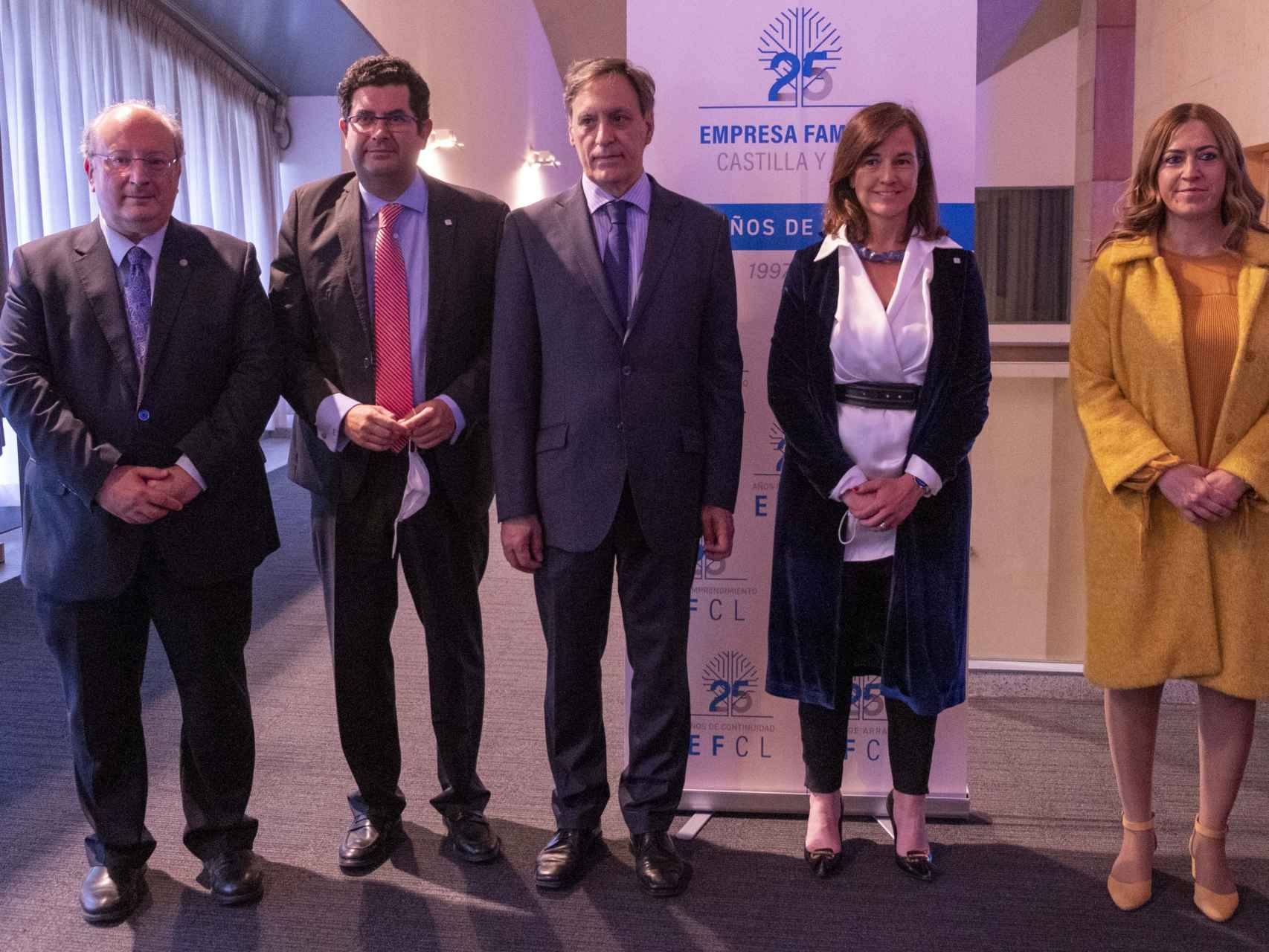 La delegada del Gobierno en Castilla y León, Virginia Barcones, durante la celebración del 25 aniversario de Empresa Familiar, este martes. / ICAL