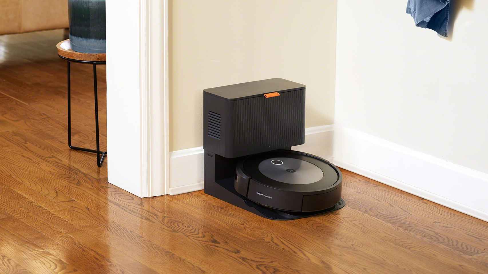 Pásate a la limpieza eficiente con este robot aspirador Roomba ¡que ahora  está rebajado más de 600 euros! - Telecinco