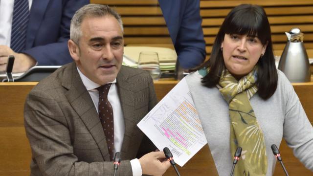 Miguel Barrachina, del PP, y Belén Bachero, de Compromís, entre los protagonistas de la bronca en Les Corts.