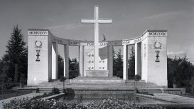 Monumento a los caídos en la Alameda de Cervantes, Soria, en la década de 1960. / Archivo Histórico Provincial
