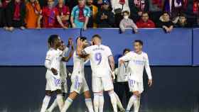 Los jugadores del Real Madrid felicitan a Marco Asensio por su gol a Osasuna